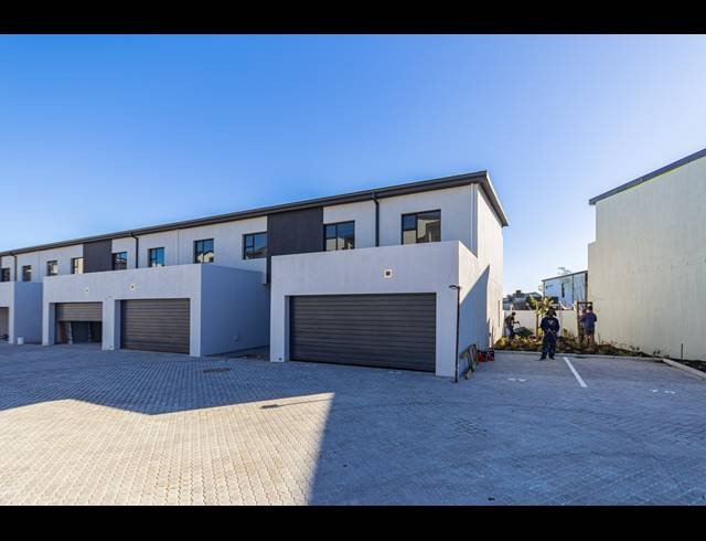 3 BEDROOM APARTMENT FOR SALE IN SANDOWN